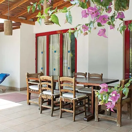 Sleeps 5 Air Con Wifi